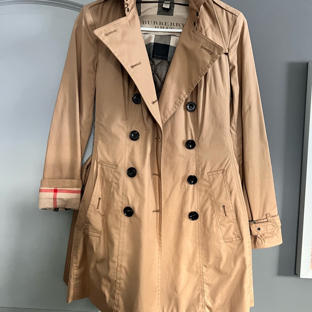Burberry Classic Beige Trench Coat for Women